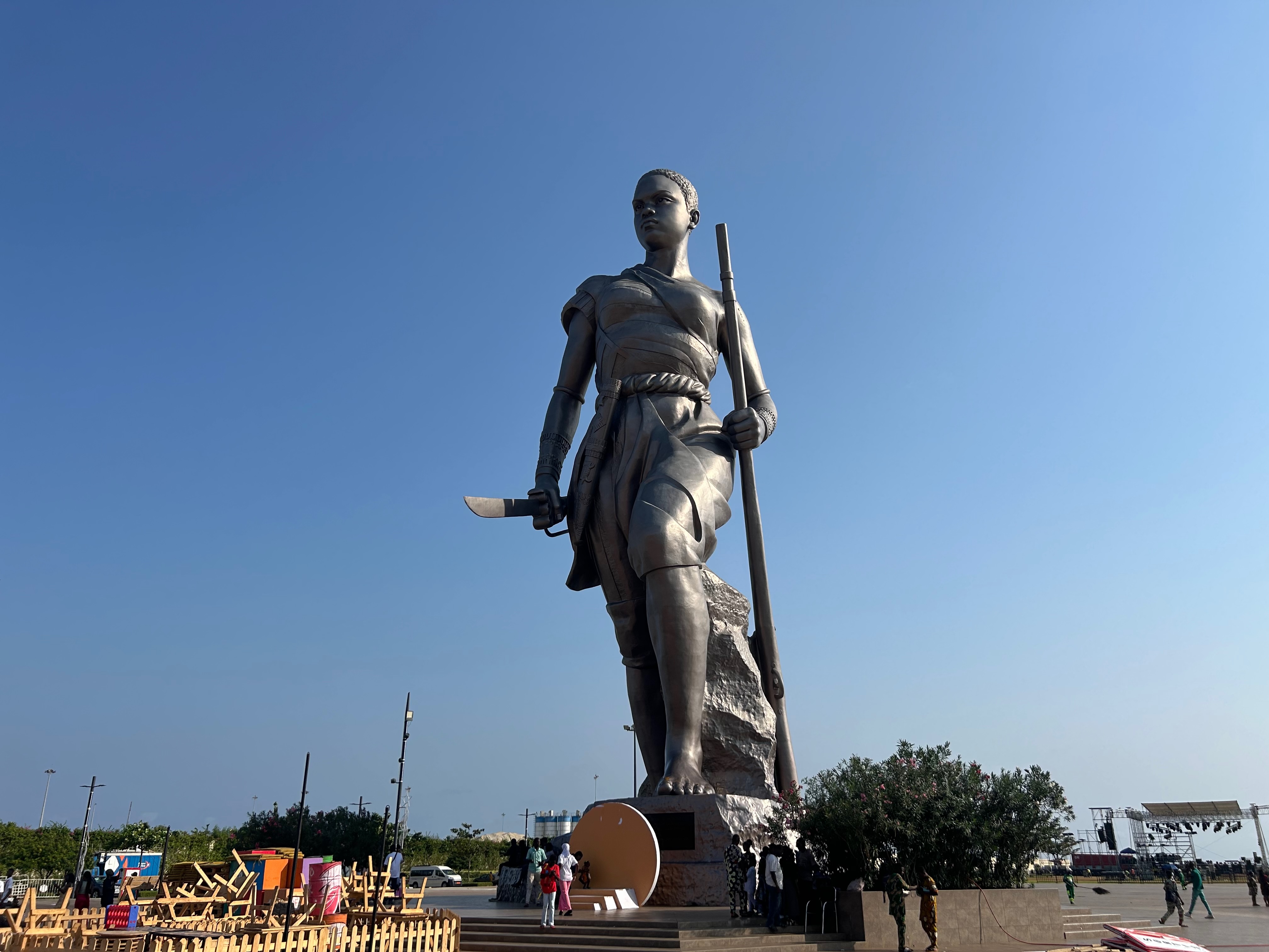 amazon_statue