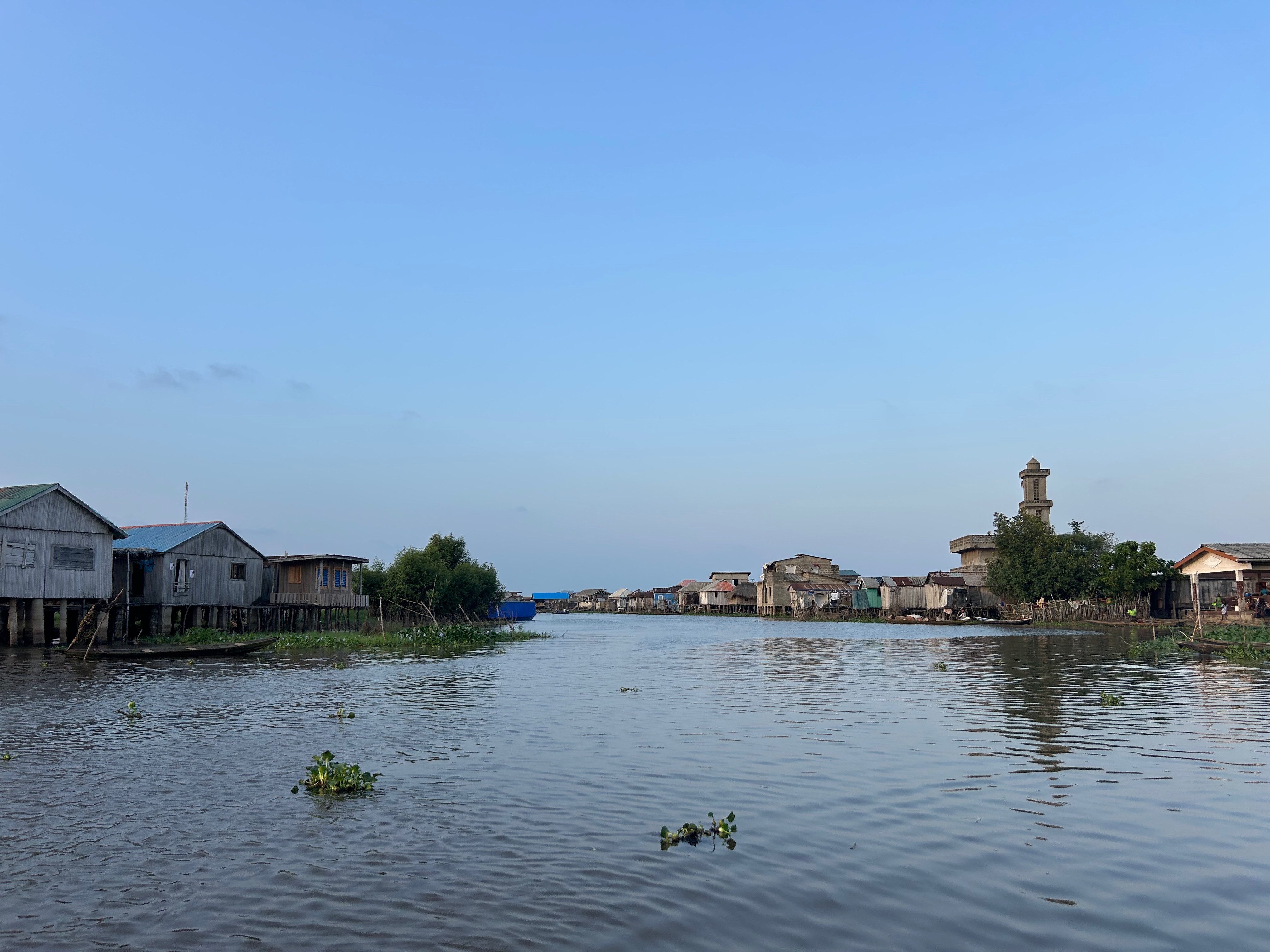partial_lake_town