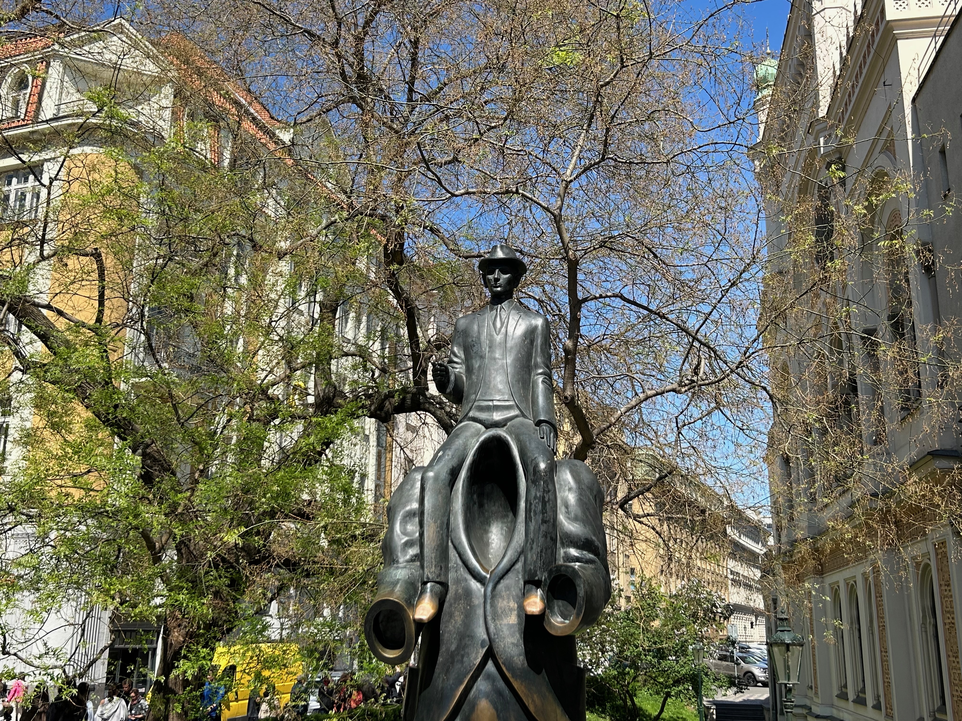 kafka_statue