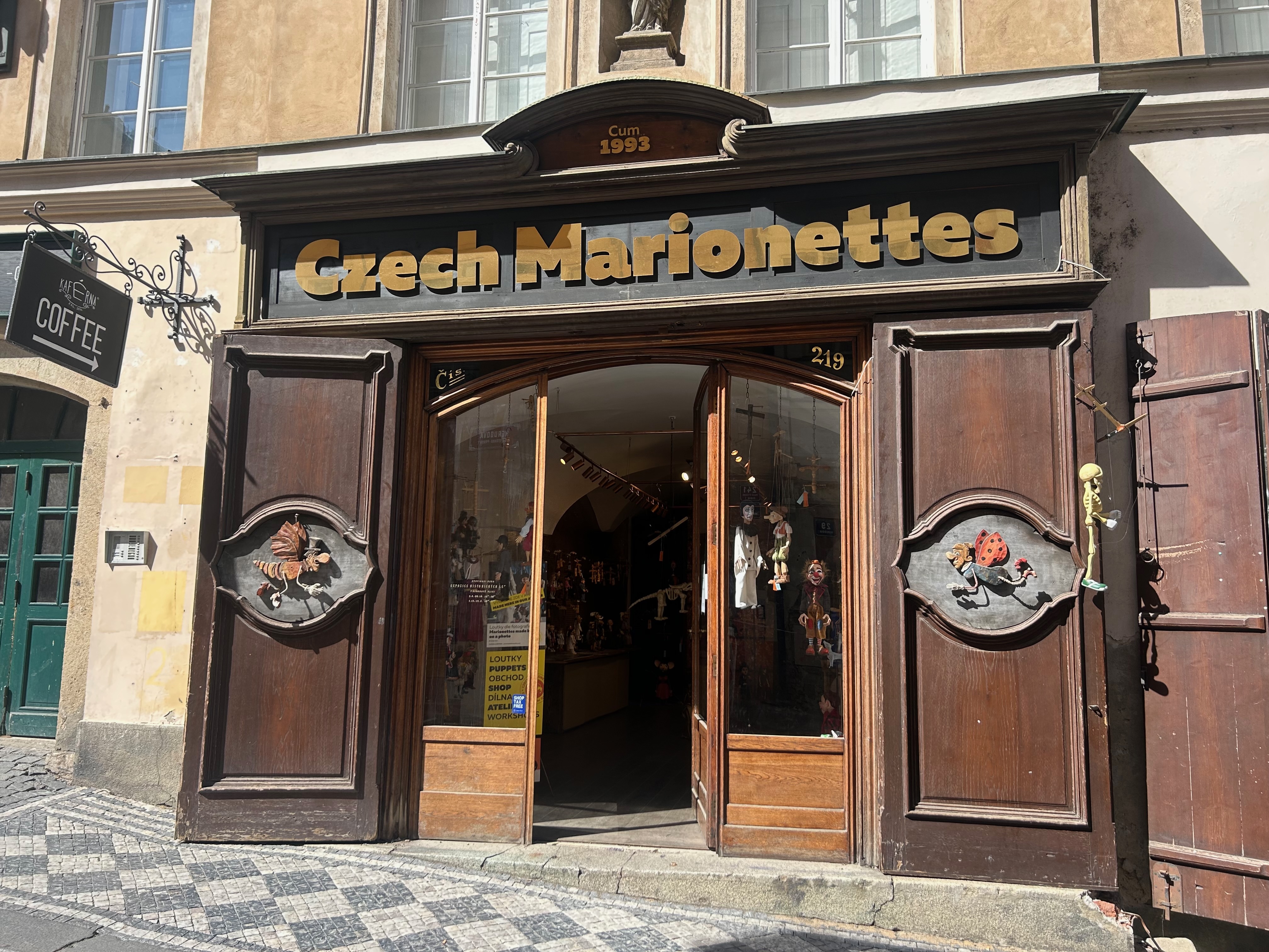marionettes1